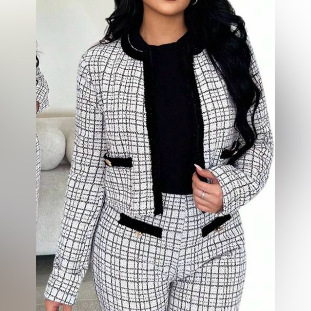 Minimalist Elegant Vintage black&white plaid Jacket! - Picture 2 of 7